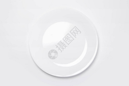 白色的盘子在白背景图片