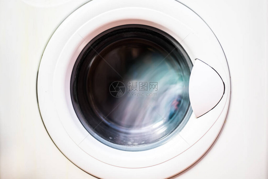 洗衣机的白色门图片