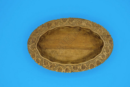 乌克兰蓝色背景的木质软木质碗装饰图片