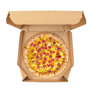 披萨和辣椒香肠在棕色夹层纤维板外衣盒里白图片