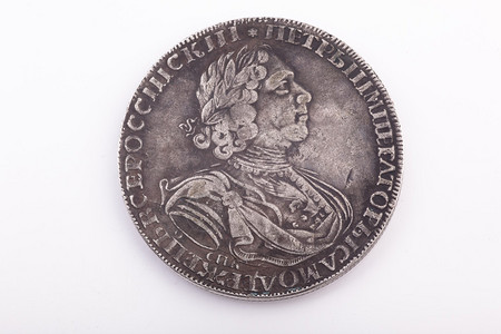 白色背景上的古俄罗斯银币图片