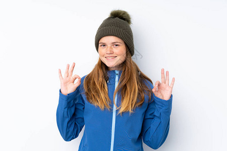 带着冬帽的乌克兰青少年女孩图片
