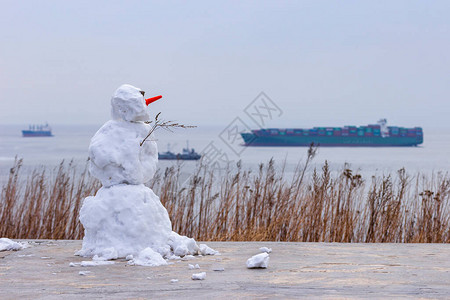 诺沃西尔茨耶夫斯卡娅电池厂的雪人在俄罗斯海参威斯多克岛看图片