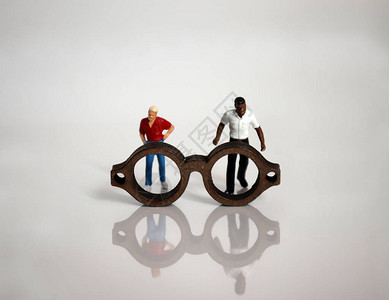 微型眼镜和微型人图片