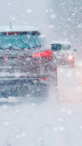 暴风雪可见度低道路滑图片