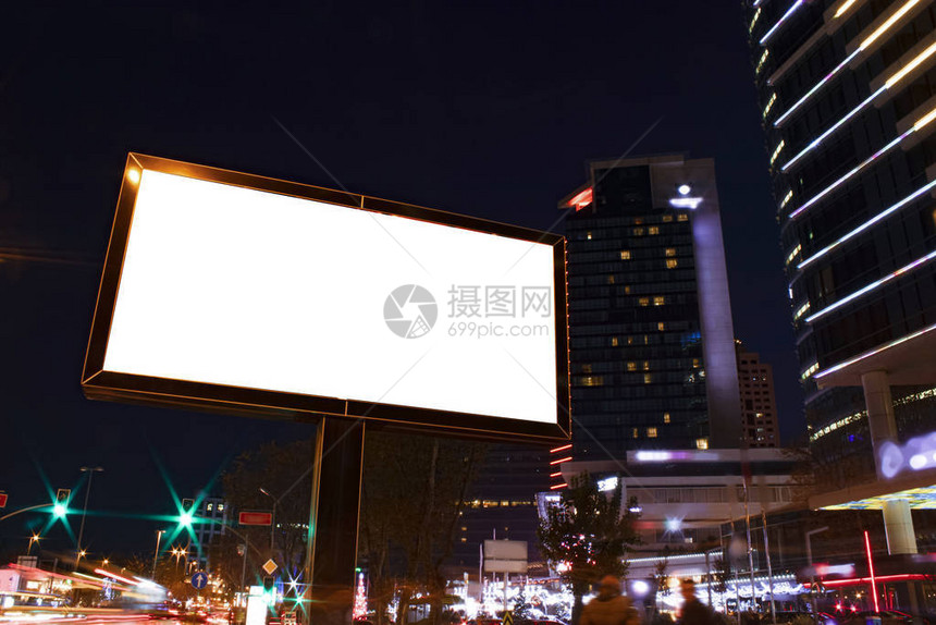 户外广告牌广告模型标志和文本的空框复制空间现代平面风格的招牌户外街头横幅夜景拍摄图片