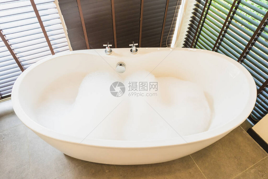 美丽奢华豪的白色浴缸装饰图片