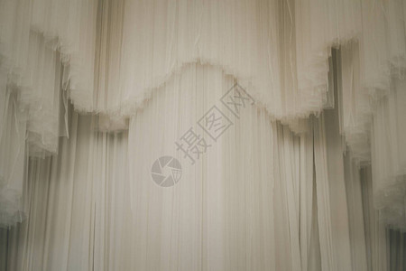 嫁妆背景装饰有透明的白窗帘图片