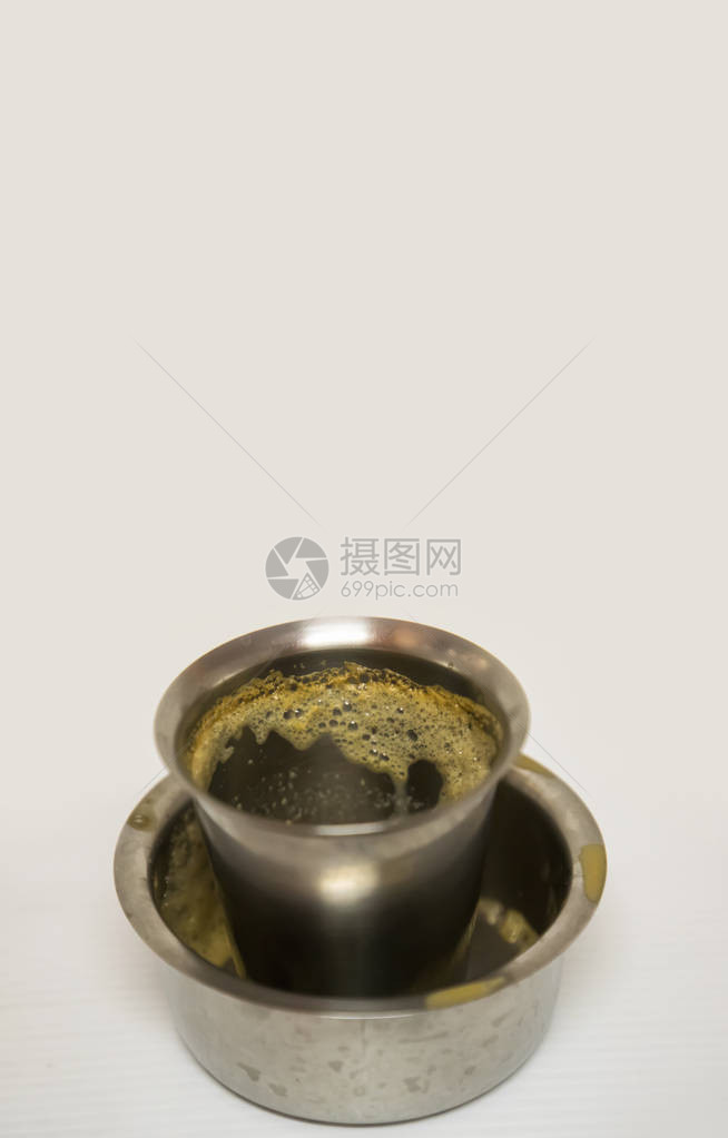 清空的杯子咖啡南印度过滤器咖啡是钢杯图片