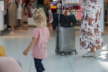防走失在机场或购物商场失去的孩子背景