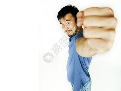 白色背景中年轻可爱的亚洲男人手势情感指点微笑生活方式的人概念图片