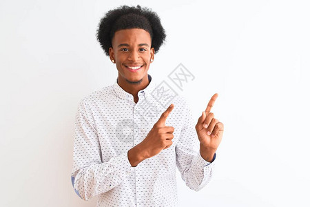 年轻的非洲裔美国人穿着优雅的衬衫图片