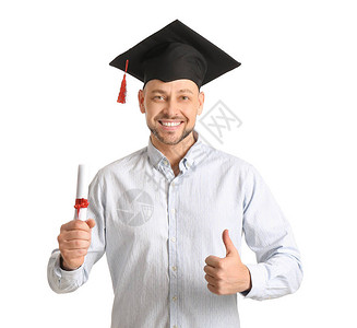 男子在毕业帽子和白种背景图片