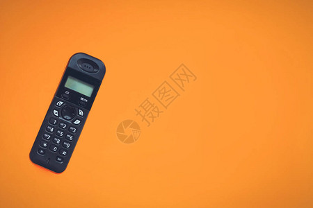 无线绳电话无线电话橙色背景上的无绳电图片