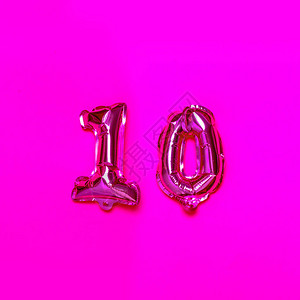 粉红色背景上的10号氦金气球金属气球贺卡图片