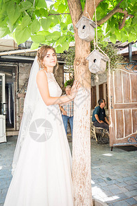 婚礼当天美丽的新娘和优雅的新郎在婚礼豪华23072017卢茨克图片