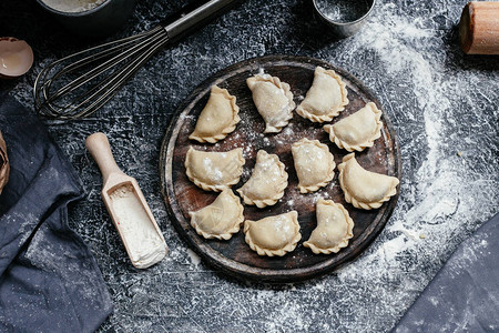 厨房包饺子做馅饼的过程图片