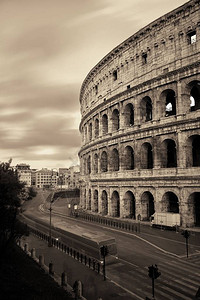 以街头观景世界著名的里程碑和意大利罗马的象图片