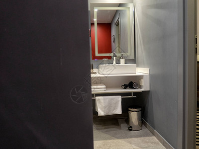 现代舒适酒店厕所内图片