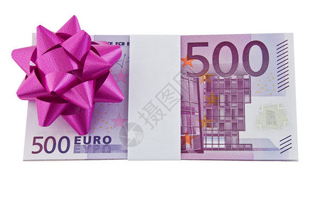 白色背景上带有礼品丝带的欧元纸币图片