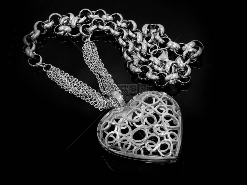 珠宝项链心脏主题不锈钢图片
