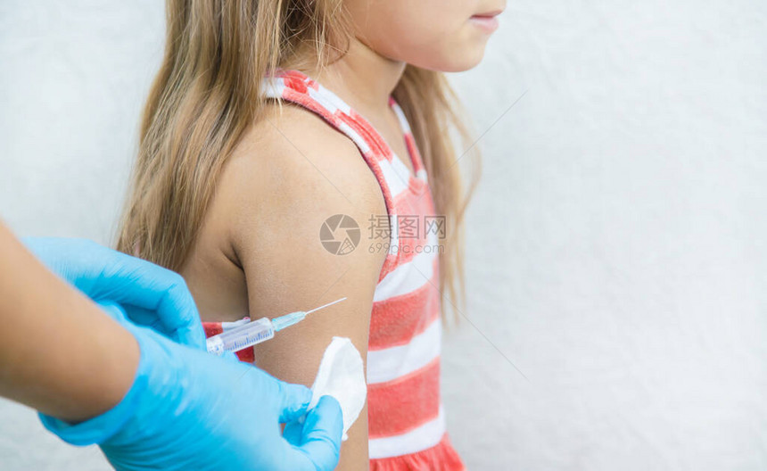 儿童接种疫苗注射有图片