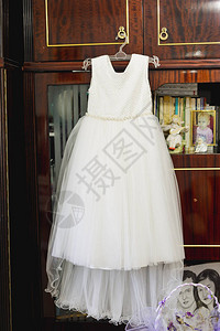 传统的白色婚纱图片