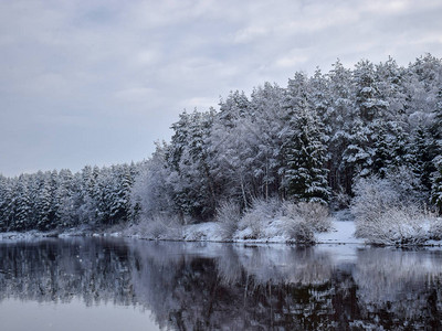 美丽的河冬日景色图片