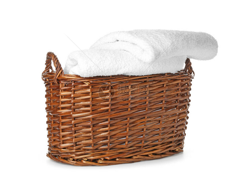 Wicker篮子带干净的毛巾图片
