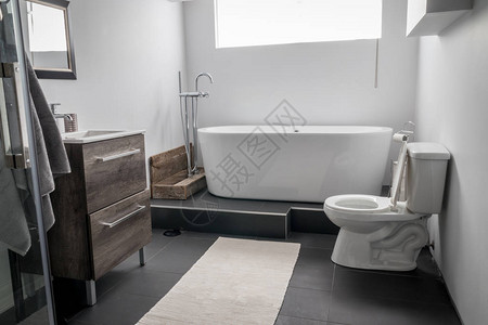 新的现代房子浴室图片