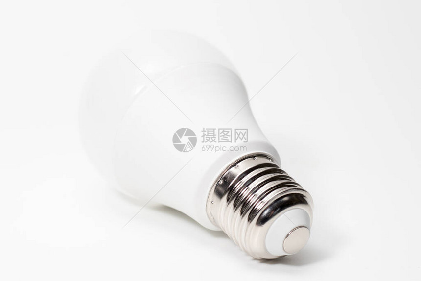 LED在白色背景上隔离的新技术灯泡节能超强电灯对环境有好处图片
