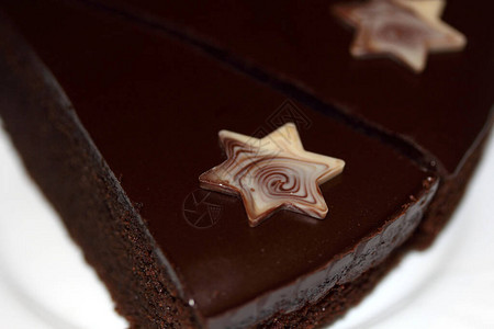 一片巧克力蛋糕宏图片