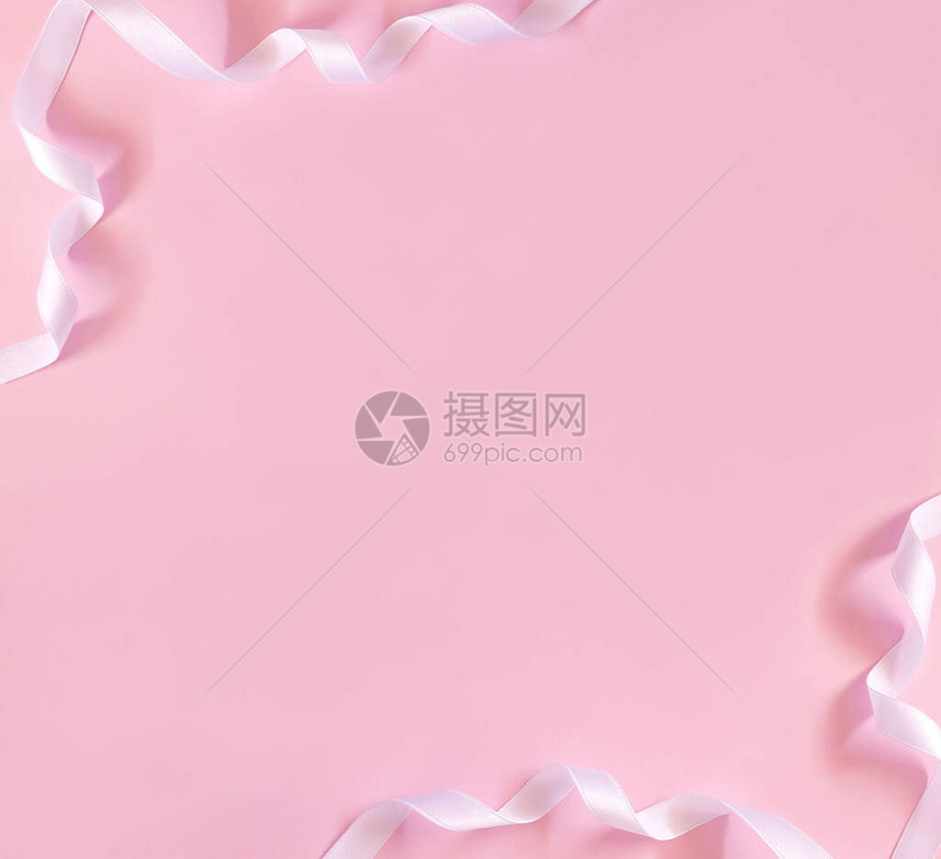 粉红色背景上的节日曲图片