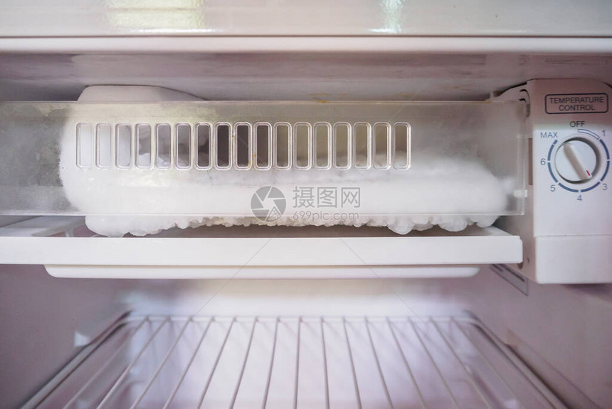 冰箱冷冻室中结冰图片