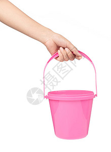 手拿着粉红色塑料桶图片