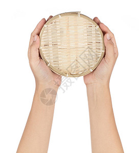 握着竹子的手在白色背景上被孤背景图片
