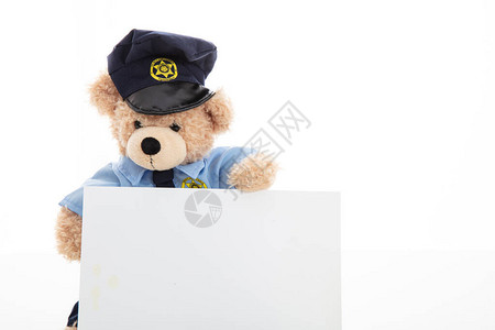 警察和安全概念穿着警服的可爱泰迪熊拿着一张与白色背景隔离的空白图片