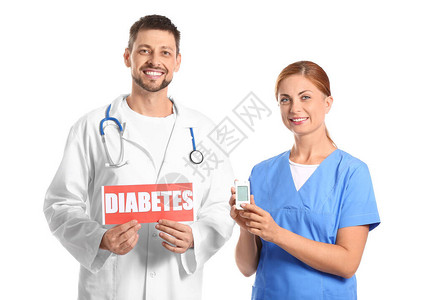 持有数字格表和白底带DIABETES文本图片