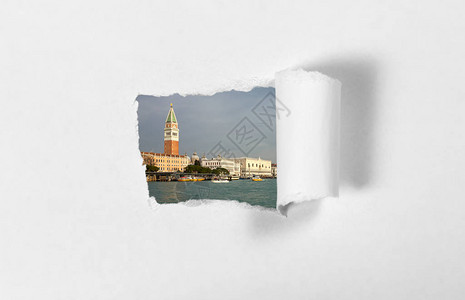 圣马克巴西里卡的钟楼和威尼斯Doge宫在一张白纸上的图片
