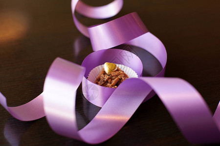 紫色丝带糖果图片