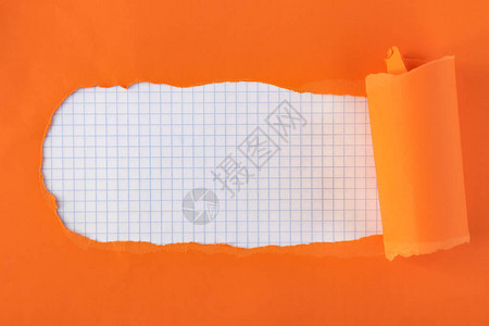 撕破的橙色纸笔记本内页背景图片