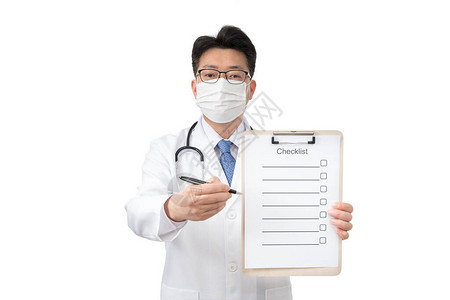 中年亚洲医生在白色背景图片