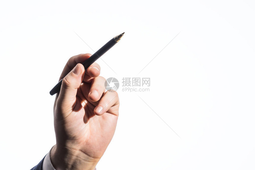 白种背景商业和教育概念上与钢笔隔离的人手图片