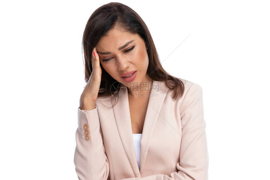 关上疲倦的女商人头痛和头痛图片