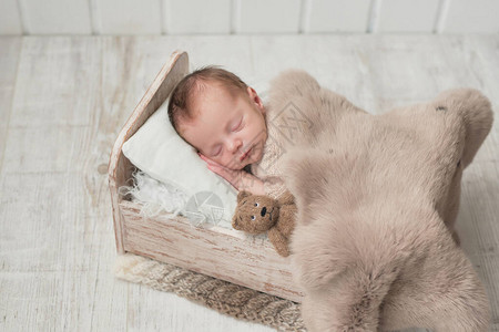 睡着的新生婴儿健康和医疗的概念健康的孩子医院的概念和幸福的母亲襁褓中的婴儿快乐怀孕和分娩儿童主题婴背景图片