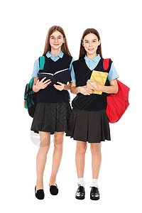 穿着校服背包和白本书籍的少女图片