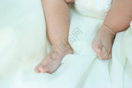 新出生婴儿脚图片