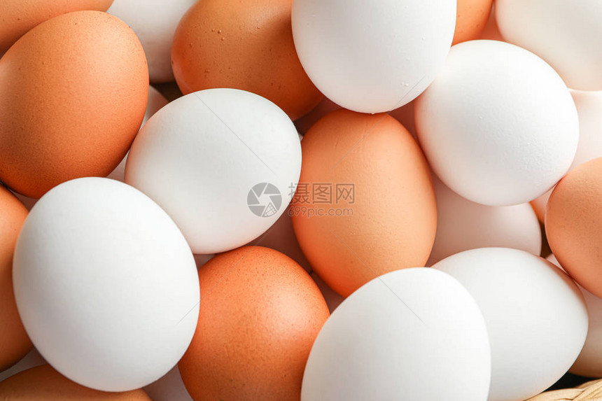许多鸡蛋作为背景顶端视图图片