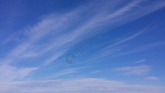 蓝色的天空云图片