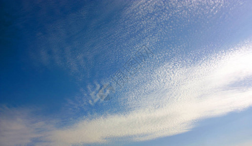 美丽明亮的蓝天有星云摘要背景多图片